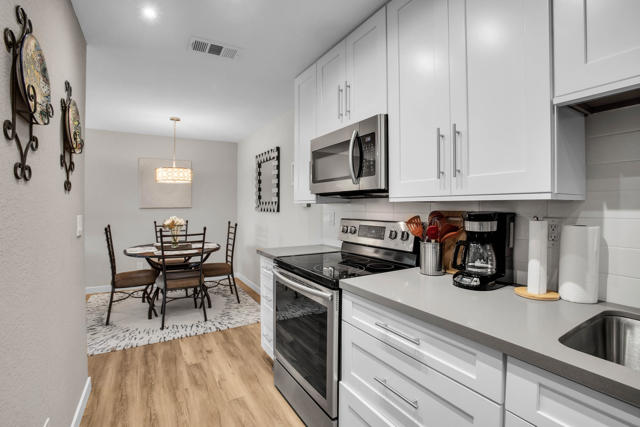 675 N Los Felices W Circle, Palm Springs CA: https://media.crmls.org/mediaz/4a46f48b-eae6-4718-b350-879086eec8d0.jpg