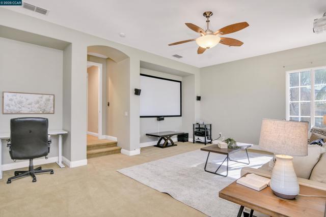 2593 Camel Back Rd, Brentwood CA: https://media.crmls.org/mediaz/4a47027a-2cac-453c-8941-754e741c3c12.jpg
