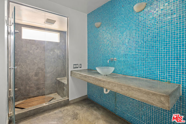 837 Venice Boulevard, Venice CA: https://media.crmls.org/mediaz/4a473ab2-576b-413f-8e1b-420ab255b8fa.jpg