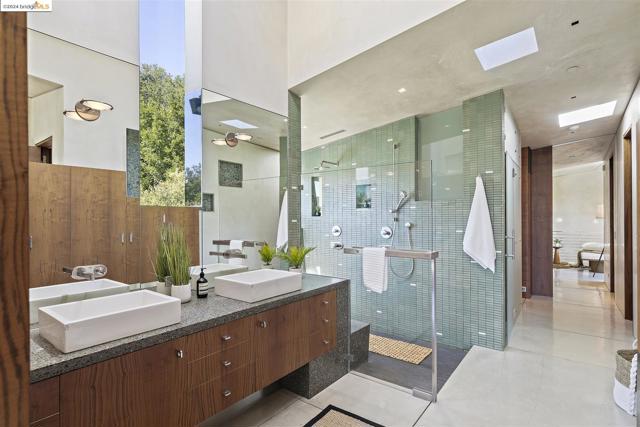 Image 18 of 33 For 54 Vicente Rd