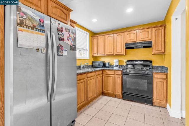 612 Thomas Dr, Richmond CA: https://media.crmls.org/mediaz/4a47b430-6ddc-4c40-9846-fecb4217f49e.jpg