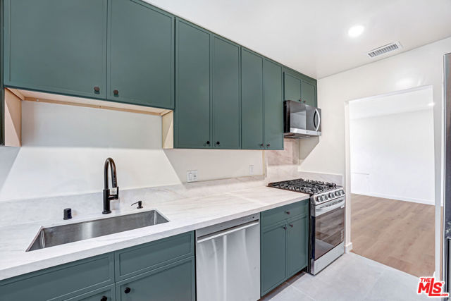 16185 W Sunset Blvd, 8 photo 6