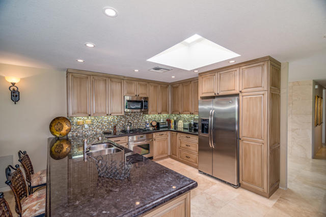 3 Harvard Court, Rancho Mirage CA: https://media.crmls.org/mediaz/4a486d6a-45db-4edb-9c6e-0c0d5172bff0.jpg