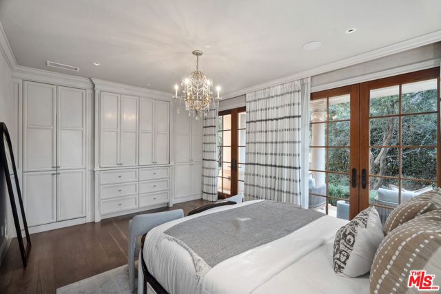 6882 Arizona Avenue, Los Angeles CA: https://media.crmls.org/mediaz/4a4876e8-98c0-4551-8584-2f9f7ad867e7.jpg