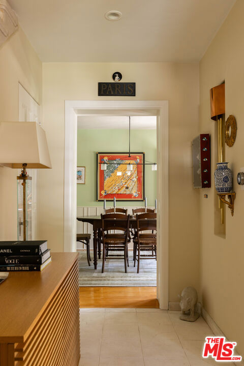 1612 Sunset Plaza Drive, Los Angeles CA: https://media.crmls.org/mediaz/4a48a5f5-617d-4058-b528-dffbc09b9e5f.jpg