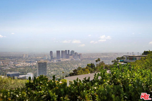 4 Bed Home for Sale in Los Angeles, California