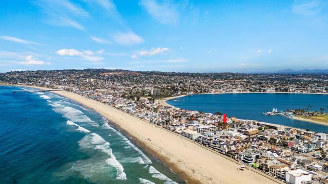 806 Redondo Ct, San Diego CA: https://media.crmls.org/mediaz/4a48d2af-79bf-464a-ab71-ebcf5dc53e69.jpg