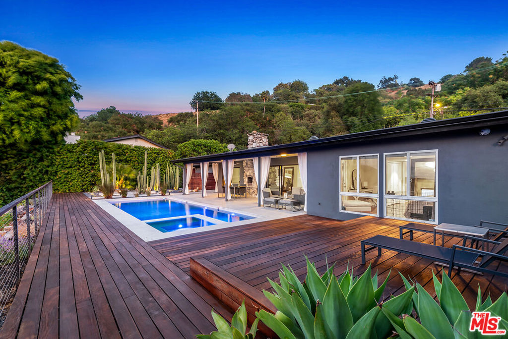 3532 Beverly Glen Boulevard