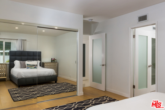 774 N KENTER Avenue, Los Angeles CA: https://media.crmls.org/mediaz/4a49c528-cb79-465c-b333-7ca6aa73d94d.jpg