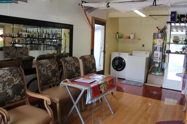 340 Carnegie Dr, Milpitas CA: https://media.crmls.org/mediaz/4a49dbb5-c82f-45aa-8ecb-19e1c4eae61b.jpg