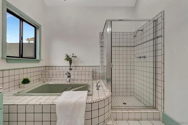 4232 Arden Way, San Diego CA: https://media.crmls.org/mediaz/4a4a158d-62b7-43af-8a69-1500cb37f7f3.jpg