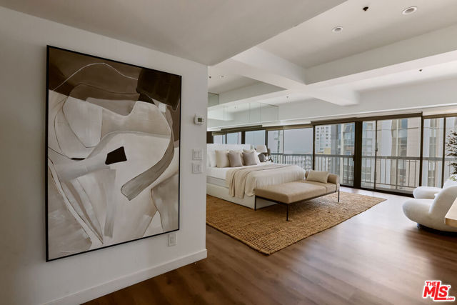 10790 Wilshire Boulevard, Los Angeles CA: https://media.crmls.org/mediaz/4a4acc12-7dcf-442e-92f1-5222d487c6d7.jpg