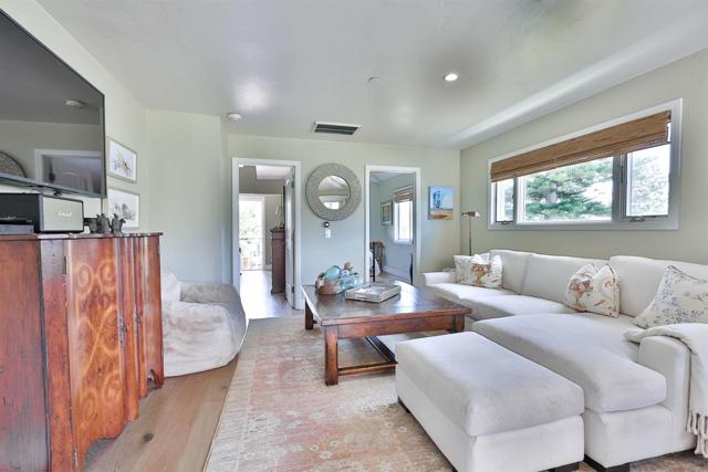 Detail Gallery Image 10 of 21 For 810 D Ave, Coronado,  CA 92118 - 2 Beds | 2 Baths