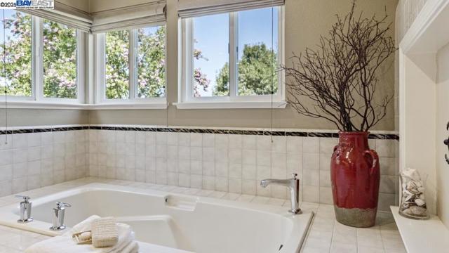 1348 Carlton Pl, Livermore CA: https://media.crmls.org/mediaz/4a4b984f-d337-440e-a4b1-4d2a47db830e.jpg