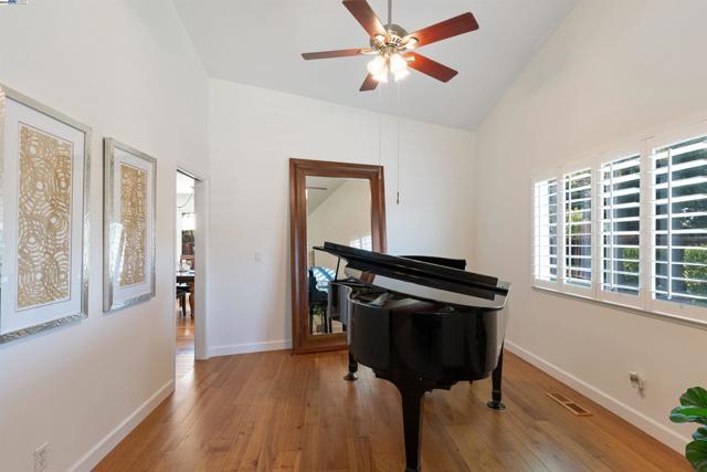 1163 Lomitas Ave, Livermore CA: https://media.crmls.org/mediaz/4a4d3b32-6e39-4e61-b6b2-596bdd32feab.jpg