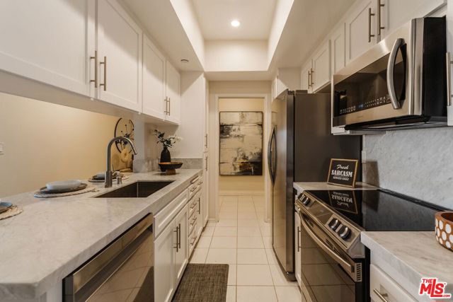 125 Montana Avenue, 404 photo 6