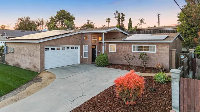 4086 Lonnie St, Oceanside CA: https://media.crmls.org/mediaz/4a4d898e-da90-47cb-a8f7-906aa11c8871.jpg