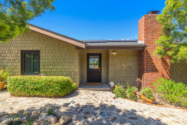 1585 Loma Drive, Ojai CA: https://media.crmls.org/mediaz/4a4d905e-d266-4d84-8eb0-1a41bae326de.jpg