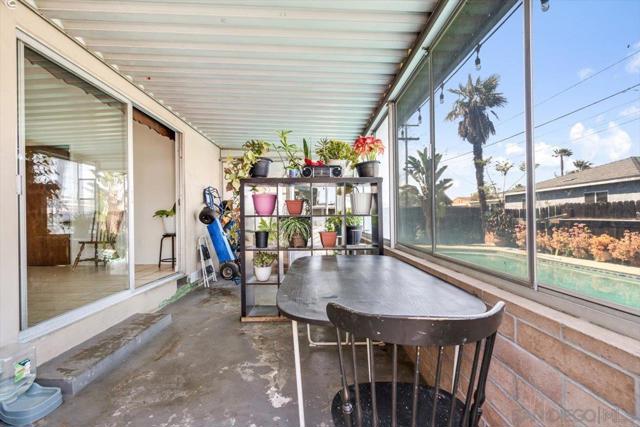 632 Sandalwood Dr, El Cajon CA: https://media.crmls.org/mediaz/4a4dca5a-20af-429c-bac6-7684798d2395.jpg