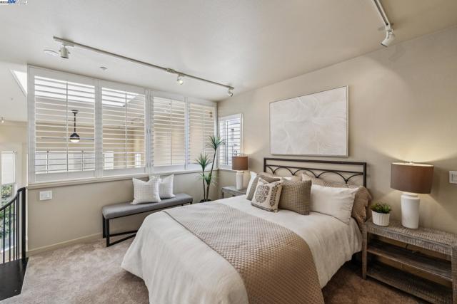 950 Harrison, San Francisco CA: https://media.crmls.org/mediaz/4a4dd720-28a8-4f6f-86d5-fe9e18b47840.jpg