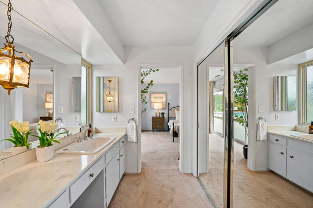 5324 Felice Place, Woodland Hills CA: https://media.crmls.org/mediaz/4a4df808-3b1b-4ee1-b4ea-999f45937951.jpg