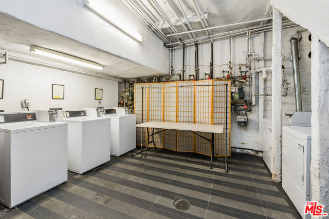 845 N Bunker Hill Avenue, Los Angeles CA: https://media.crmls.org/mediaz/4a4e0123-a24b-4367-ad9c-d11c2aaa0e38.jpg
