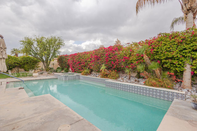 64 Laken Lane, Palm Desert CA: https://media.crmls.org/mediaz/4a4e8789-8a6d-4207-a6e6-38d2d6f1ec67.jpg