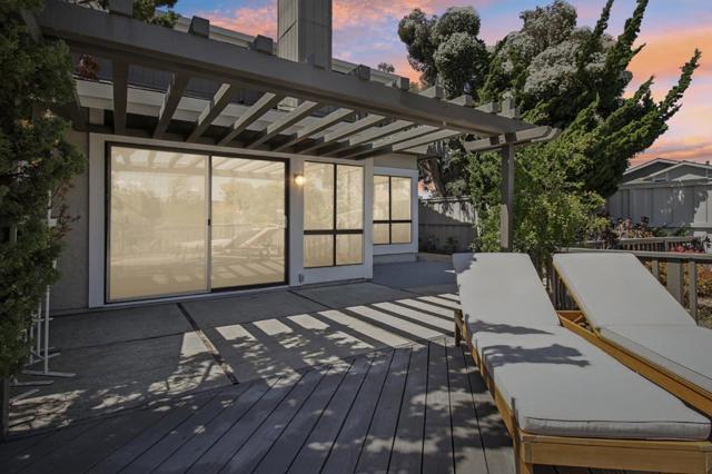 1 Spinnaker Place, Redwood City CA: https://media.crmls.org/mediaz/4a4e9d59-9ad5-4592-b314-72ea4183a2bc.jpg