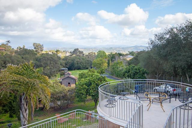 Detail Gallery Image 10 of 36 For 405 Solana Real, Fallbrook,  CA 92028 - 3 Beds | 3 Baths