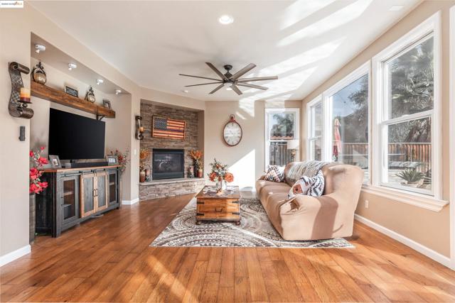 3438 Keystone Loop, Discovery Bay CA: https://media.crmls.org/mediaz/4a4ec007-bd0f-4de3-aa45-bee71fe870f8.jpg