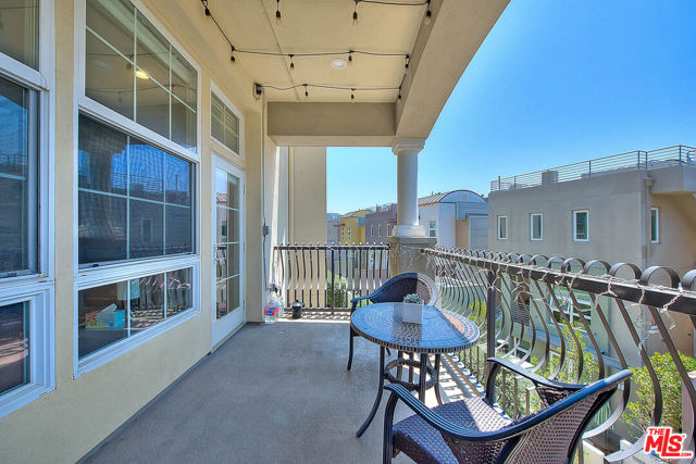 13020 Pacific, Playa Vista CA: https://media.crmls.org/mediaz/4a4edeef-f6df-4f73-8259-ecf95184e29d.jpg