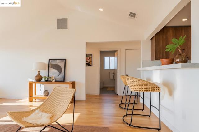 207 Cambridge Ave, Kensington CA: https://media.crmls.org/mediaz/4a4f0c68-7ba8-435d-819c-bd5cafebc2c4.jpg