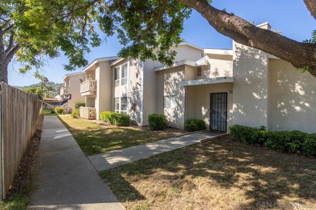 2566 WHITE OAK PLACE, Escondido CA: https://media.crmls.org/mediaz/4a50faed-7921-4857-9b52-304b6c92068f.jpg