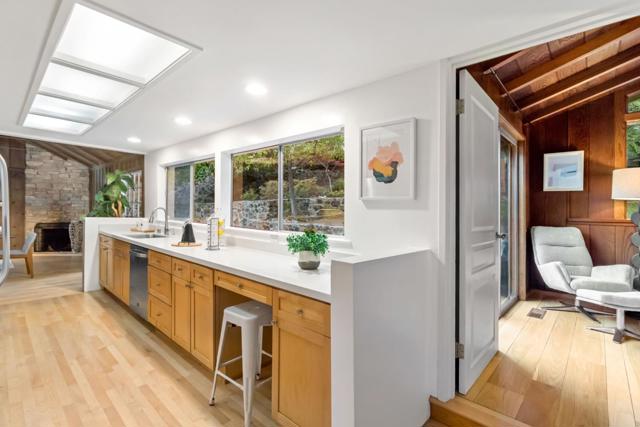 1019 Los Trancos Road, Portola Valley CA: https://media.crmls.org/mediaz/4a5102ad-5b99-4950-bbd3-a9dc363af5b6.jpg