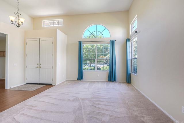 5141 Palmera Dr, Oceanside CA: https://media.crmls.org/mediaz/4a5149dc-d32f-43a3-a8ec-7dfe5eeab440.jpg
