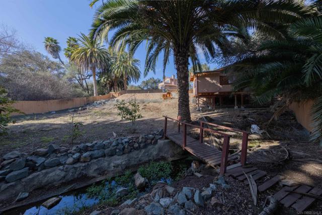 25734 Willow Ln, Escondido CA: https://media.crmls.org/mediaz/4a51670a-597c-4370-a4a6-1b44b86026d1.jpg