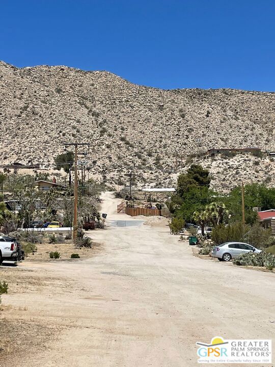 6974 Apache Trail, Yucca Valley CA: https://media.crmls.org/mediaz/4a516811-5c14-46eb-95b6-243f2896ebae.jpg