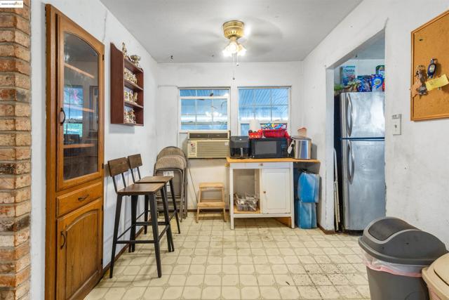 832 W 11Th St, Antioch CA: https://media.crmls.org/mediaz/4a519e05-9acb-4266-bb3e-3b7cf97c16da.jpg