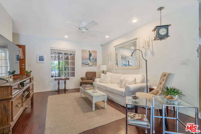 17503 Runnymede Street, Lake Balboa CA: https://media.crmls.org/mediaz/4a521187-ea46-4047-9a4b-6792f1b728ff.jpg