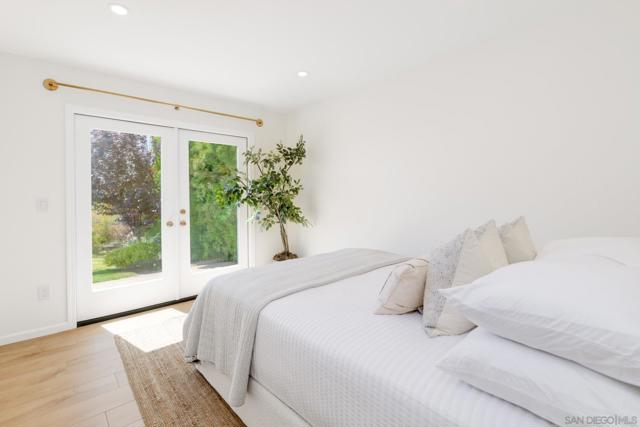 1129 Bonita Dr, Encinitas CA: https://media.crmls.org/mediaz/4a528377-cf75-41da-98c4-f49e114a6c79.jpg