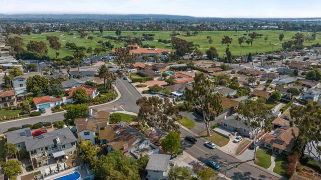 855 Country Club Drive, Chula Vista CA: https://media.crmls.org/mediaz/4a52b6d4-17c1-4adf-80c2-b57ec64130f7.jpg