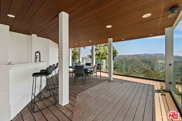 1648 Summitridge, Beverly Hills CA: https://media.crmls.org/mediaz/4a52fb2c-a4da-4a71-ad2d-8dda649ea90b.jpg