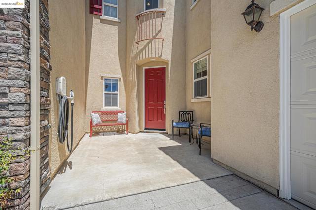 140 Ridge Crest Ct, Oakley CA: https://media.crmls.org/mediaz/4a533250-73c4-4f04-9f5c-0c9956cba17c.jpg