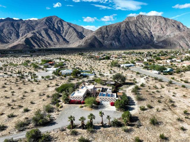 187 Verbena Dr, Borrego Springs CA: https://media.crmls.org/mediaz/4a542f60-7461-4b30-bf07-4ed32f0eb751.jpg