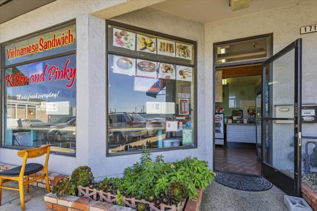 1715 Palmetto Avenue, Pacifica CA: https://media.crmls.org/mediaz/4a543a05-afeb-40c8-b748-f1ebc14927db.jpg