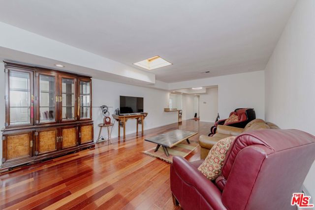 11210 Mcdonald Street, Culver City CA: https://media.crmls.org/mediaz/4a544b26-036a-4c3e-94fc-6bc4ddaad12e.jpg