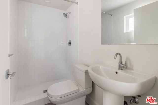 3210 1/2 Verdugo Road, Los Angeles CA: https://media.crmls.org/mediaz/4a5470d6-14d5-4a7c-8620-2fb5d00e0286.jpg
