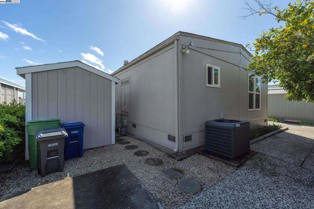 132 Jiminez, Hayward CA: https://media.crmls.org/mediaz/4a548039-7302-4dc7-8937-b25c76d73523.jpg