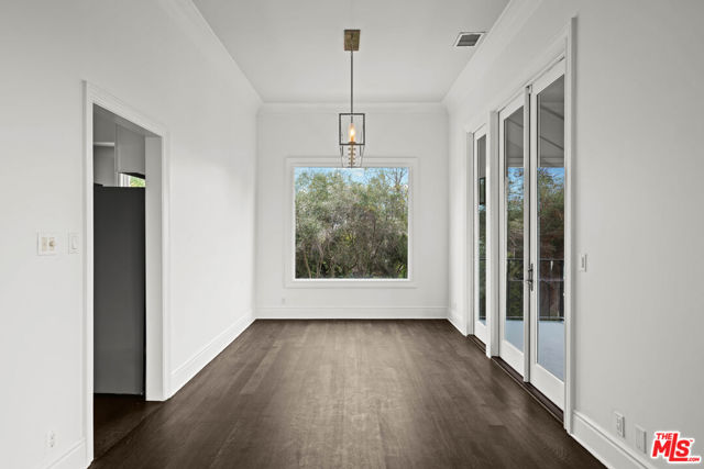 1539 Viewsite Drive, Los Angeles CA: https://media.crmls.org/mediaz/4a5495dc-3301-481b-baad-fd031f93b08a.jpg