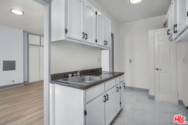 123 S Westmoreland Avenue, Los Angeles CA: https://media.crmls.org/mediaz/4a55084c-16b6-44e0-a458-8c5a980aface.jpg